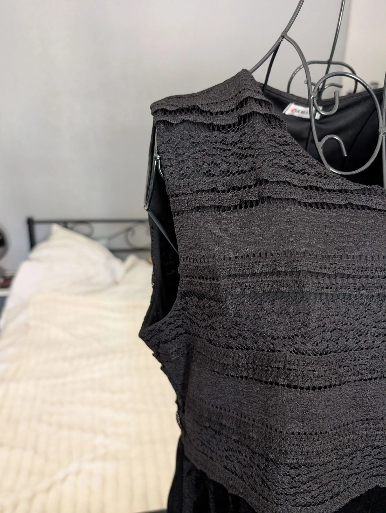 Magnífica vestido negro medio largo Damart - Parte superior de encaje y parte inferior de terciopelo T. 44 – photo 3